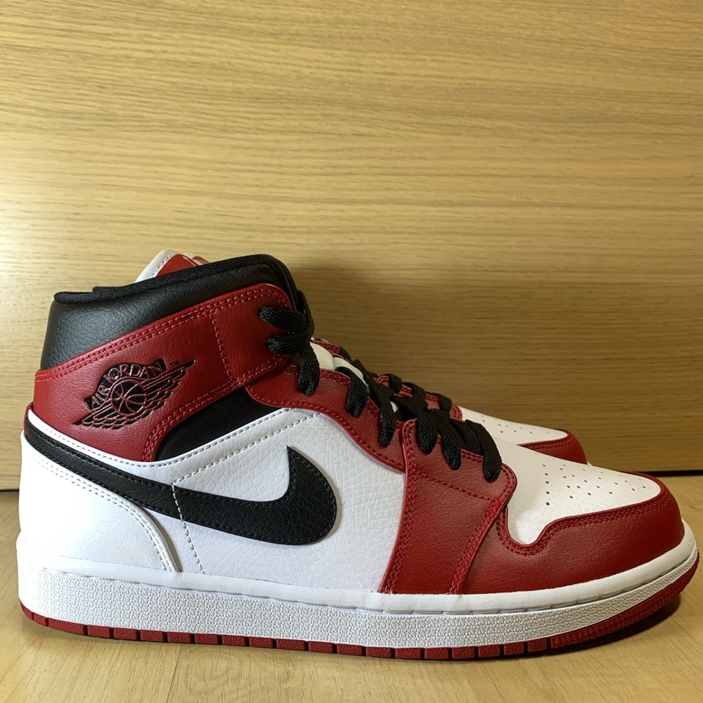 Jordan 1 Mid Chicago (2020)